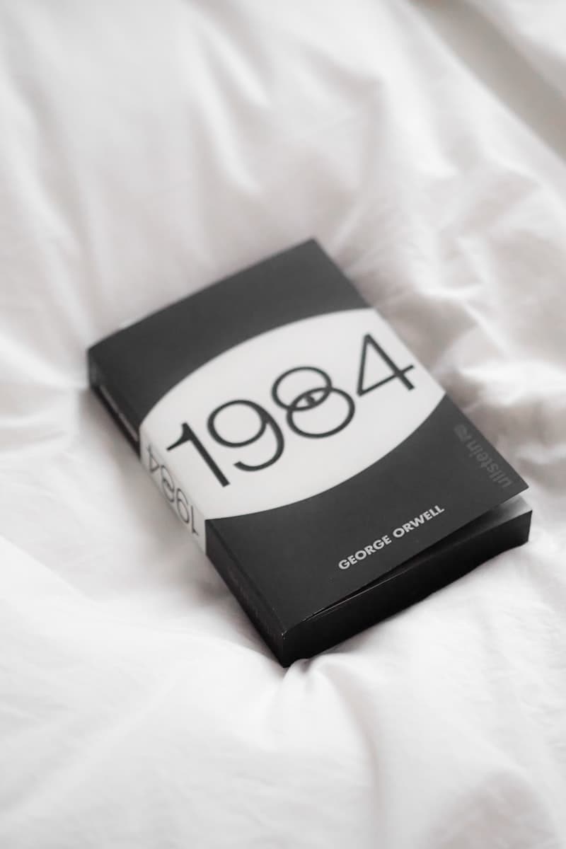 Cover of 1984 by George Orwell